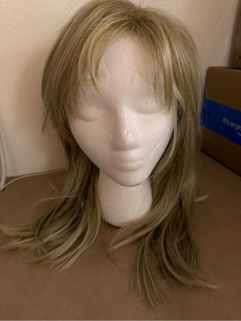 Natural Blonde Layered Women's Wig with Soft Bangs